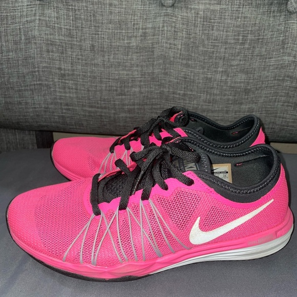 Nike women running shoes - Picture 1 of 5